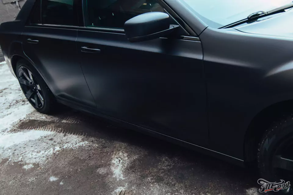 Обновленный Chrysler 300C! Кузовной ремонт и полный окрас кузова, оклейка матовым полиуретаном, комплексная шумоизоляция и сабвуферное звено, плановое ТО